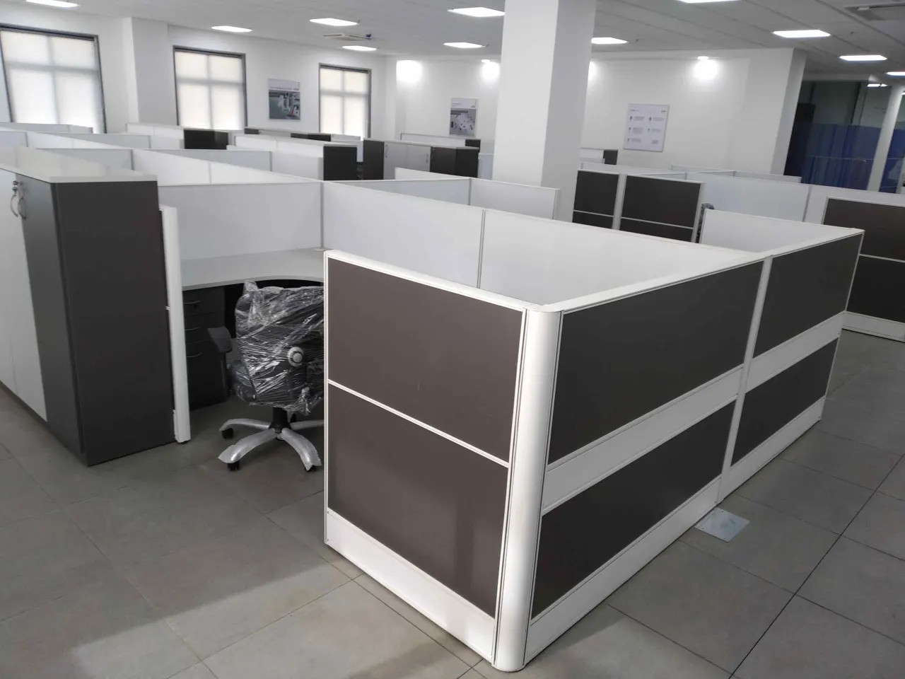Curvilinear workstations installed by Blue Ribbon
